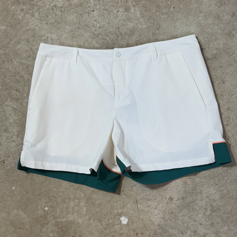 Oakley White Green Bella Golf Athletic Shorts Women’s Large Golfing NEW